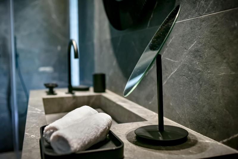 Nikiou Suites image