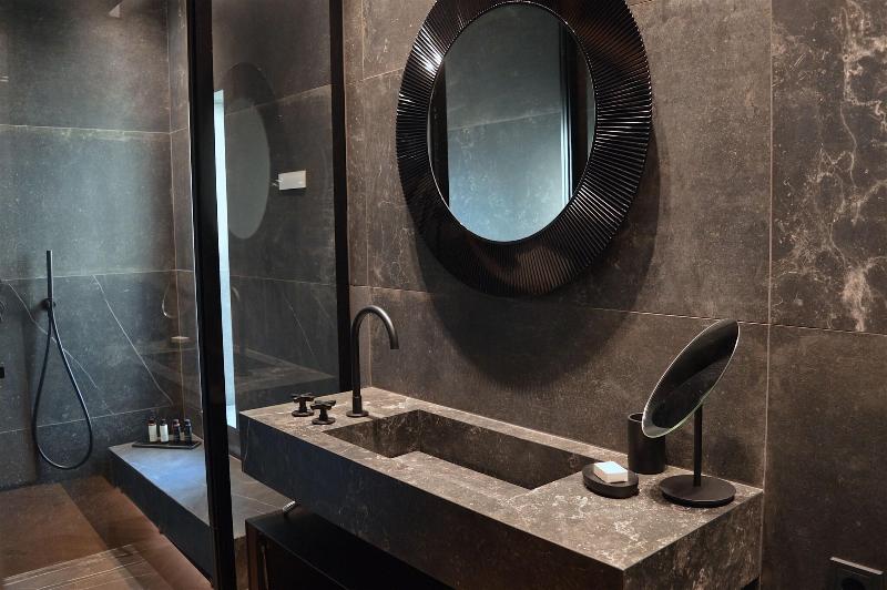 Nikiou Suites image