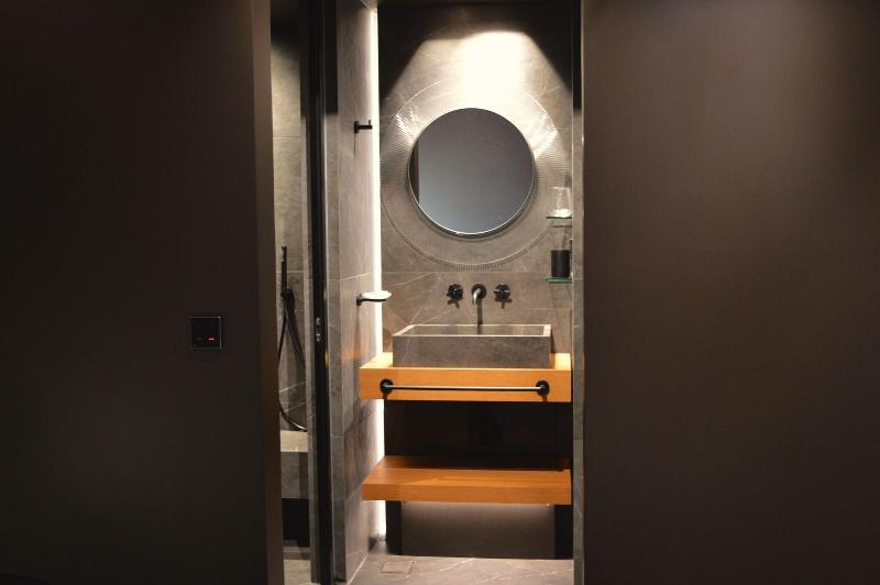 Nikiou Suites image