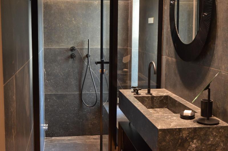 Nikiou Suites image