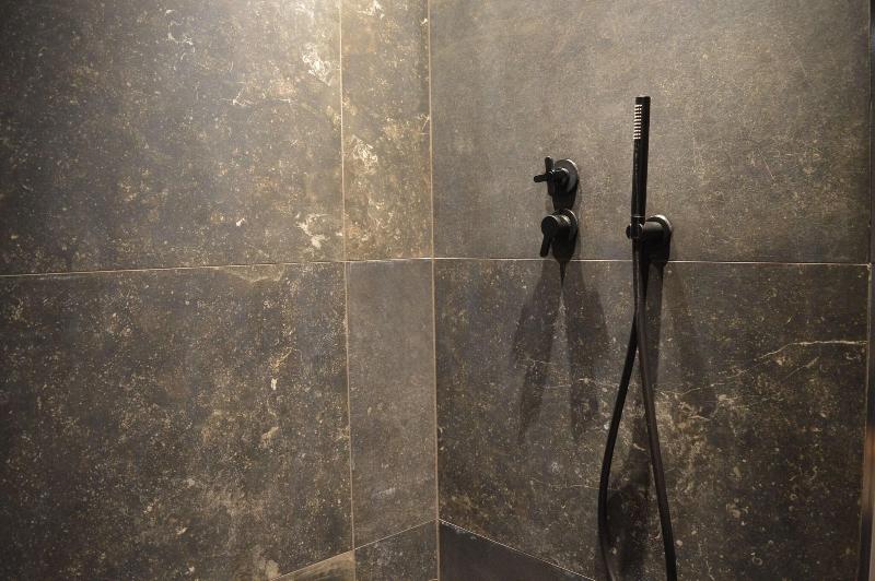 Nikiou Suites image