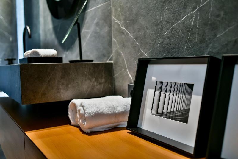 Nikiou Suites image