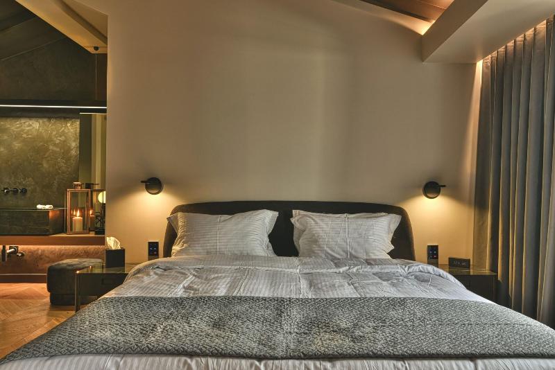 Nikiou Suites image