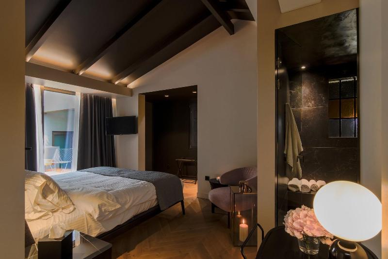 Nikiou Suites image