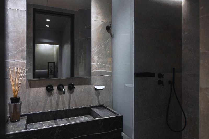 Nikiou Suites image