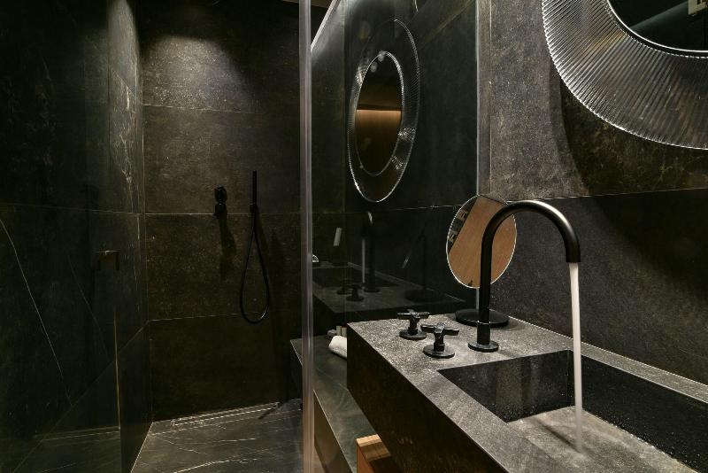 Nikiou Suites image