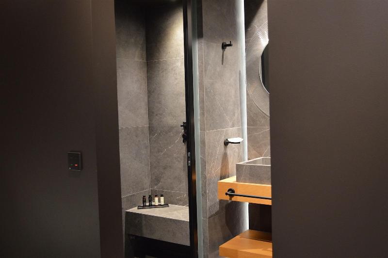 Nikiou Suites image