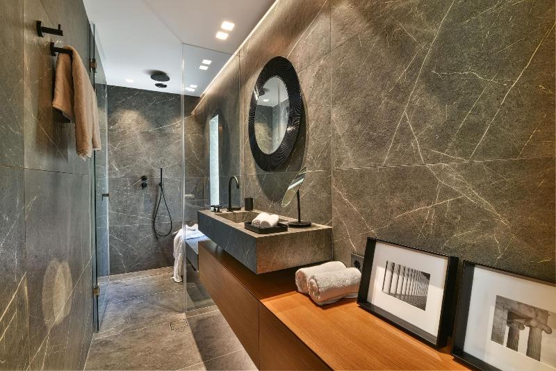 Nikiou Suites image
