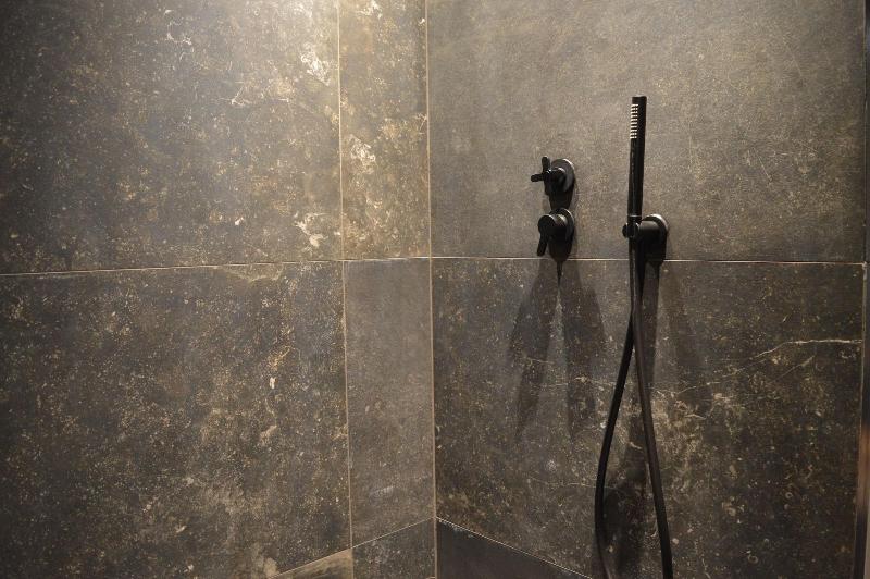 Nikiou Suites image