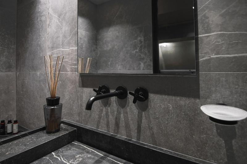 Nikiou Suites image