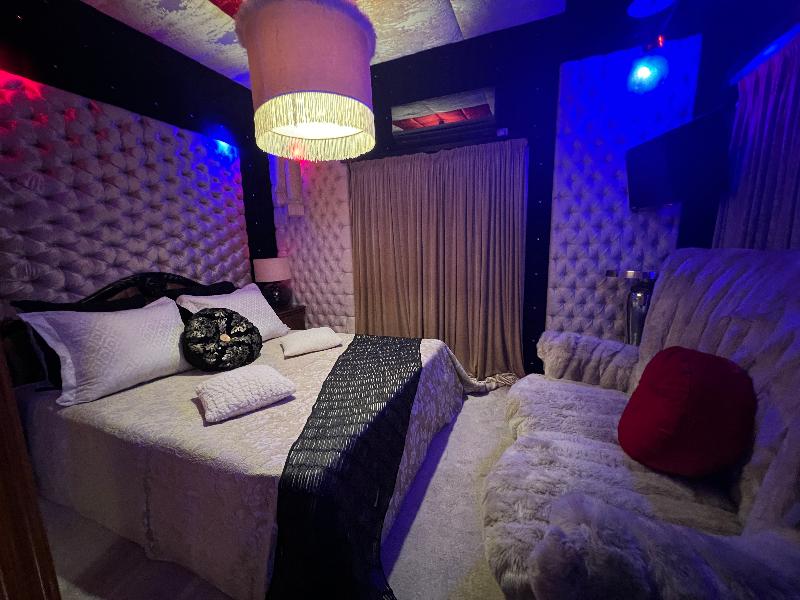 X Hotel Salem image
