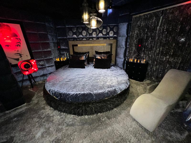 X Hotel Salem image
