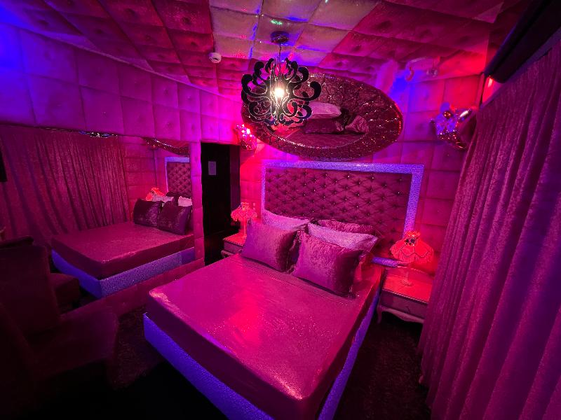X Hotel Salem image