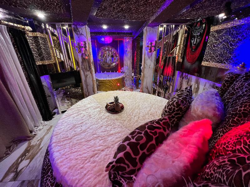 X Hotel Salem image