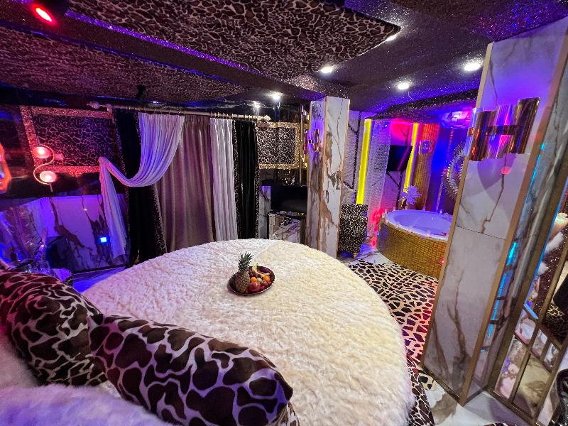 X Hotel Salem image