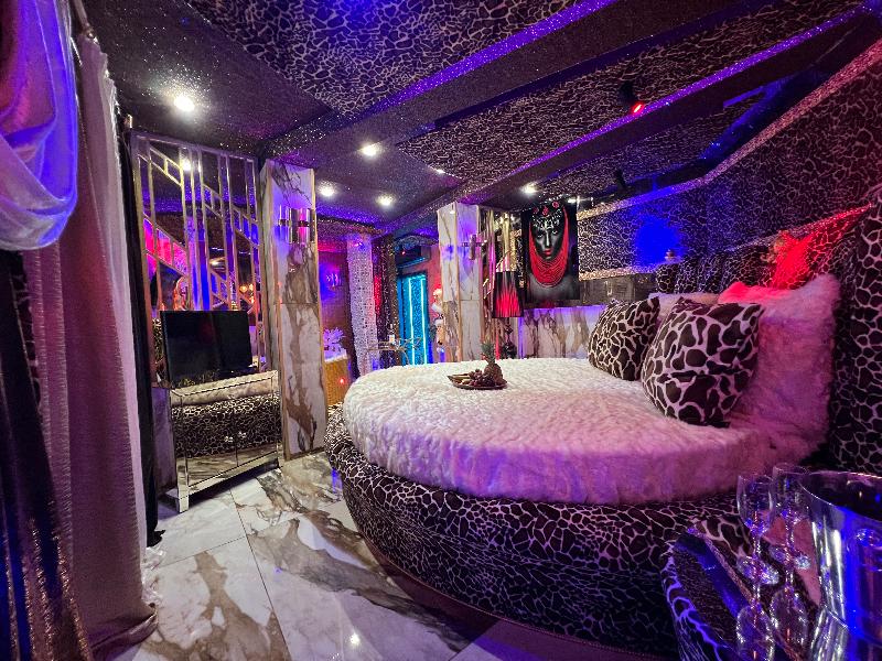 X Hotel Salem image