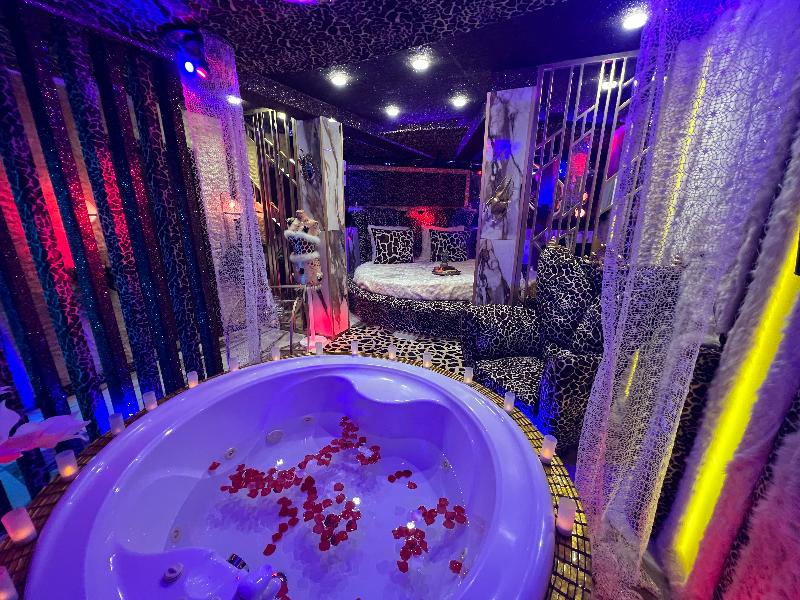 X Hotel Salem image