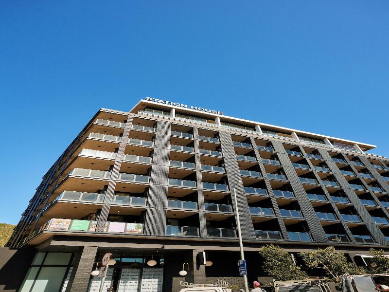 Home Suite Hotels Station House image