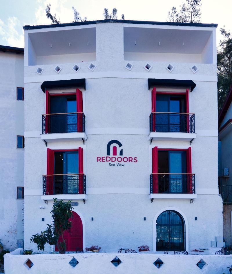 Reddoors Suites Sea View — exterior view