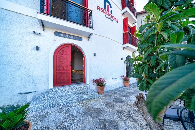 Reddoors Suites Sea View — general view