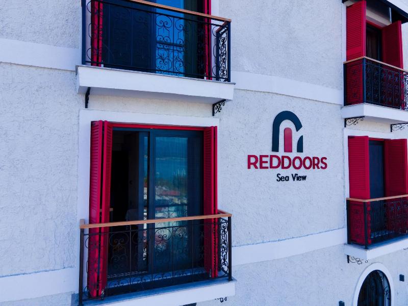 Reddoors Suites Sea View — general view