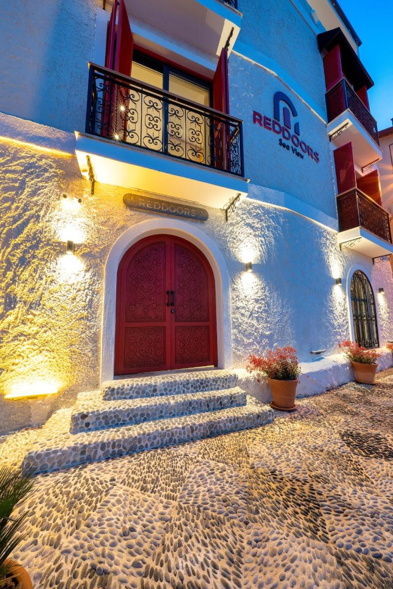 Reddoors Suites Sea View image