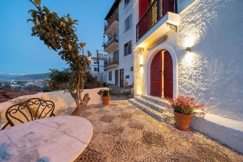 Reddoors Suites Sea View image