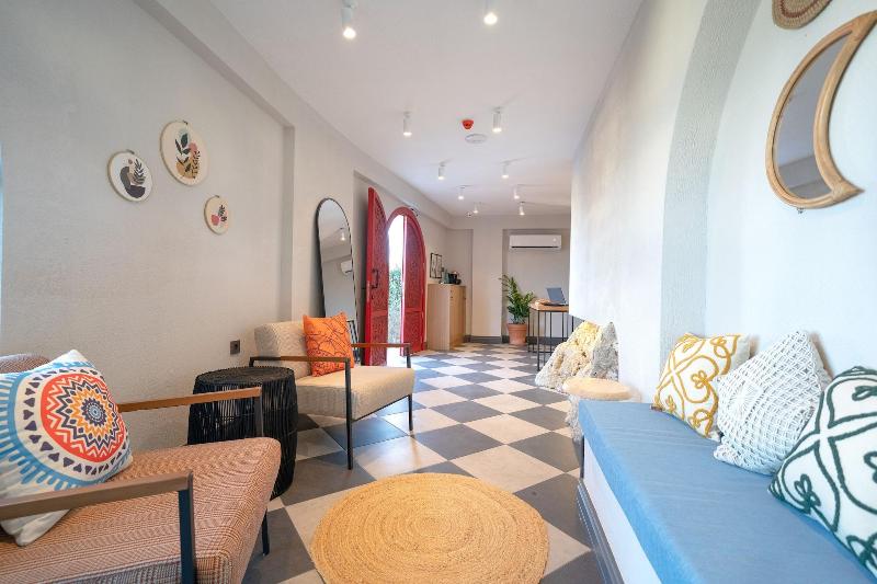 Reddoors Suites Sea View image