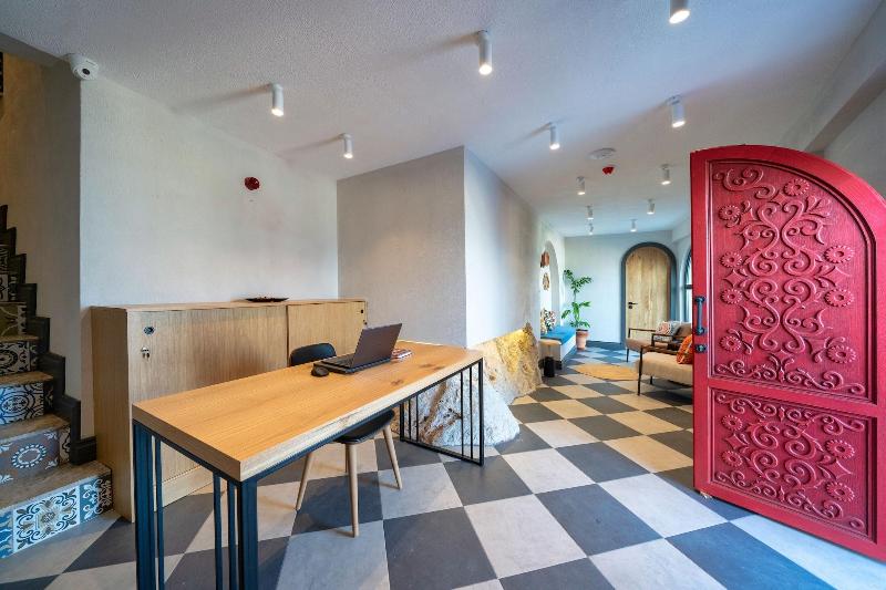 Reddoors Suites Sea View image