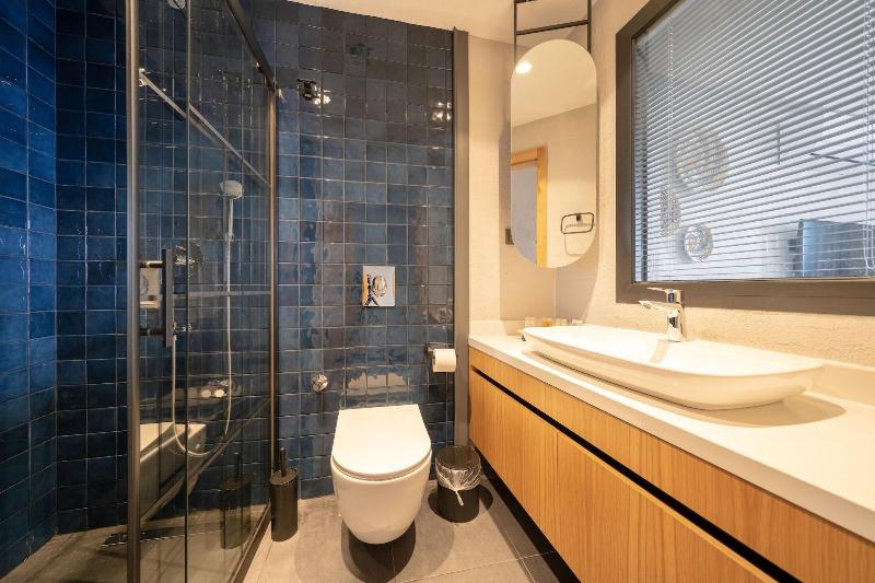 Reddoors Suites Sea View image
