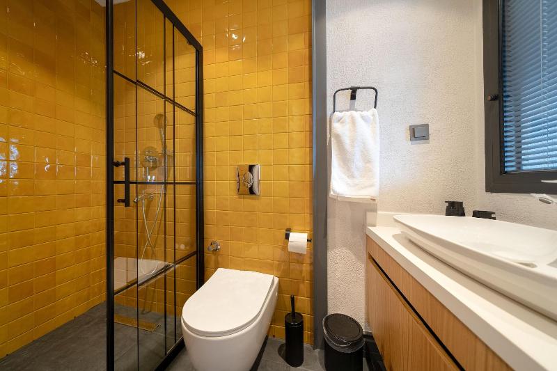 Reddoors Suites Sea View image