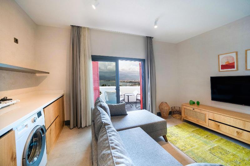 Reddoors Suites Sea View image