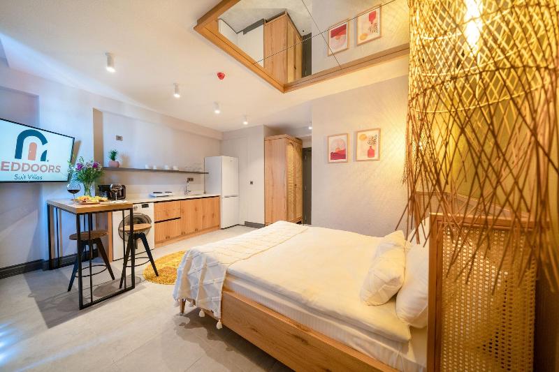 Reddoors Suites Sea View image
