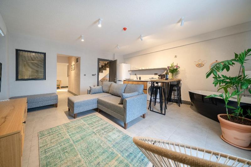 Reddoors Suites Sea View image