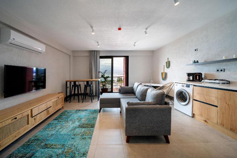 Reddoors Suites Sea View image