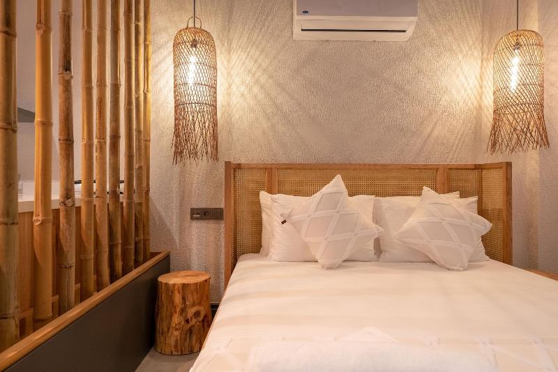 Reddoors Suites Sea View image