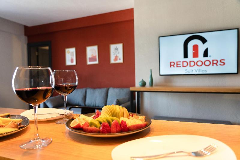 Reddoors Suites Sea View image