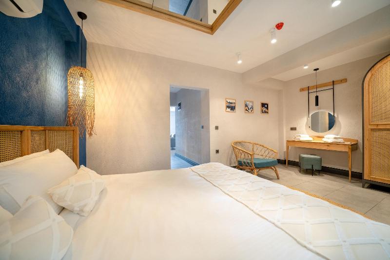 Reddoors Suites Sea View image