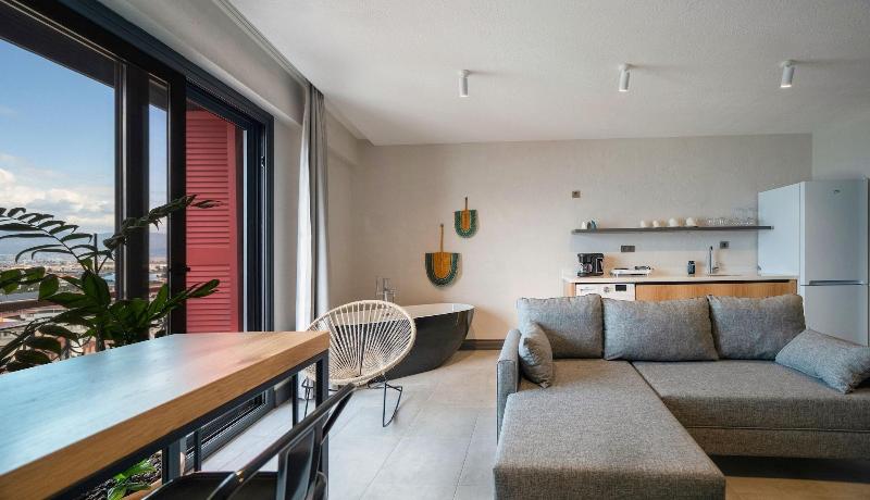 Reddoors Suites Sea View image