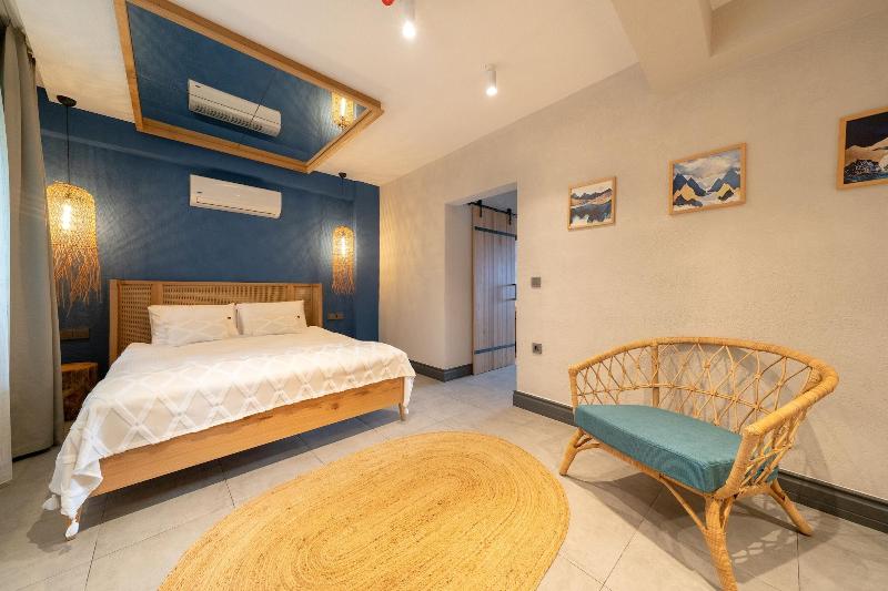 Reddoors Suites Sea View image