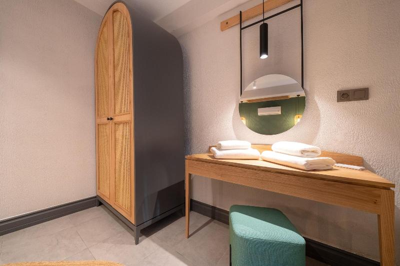 Reddoors Suites Sea View image