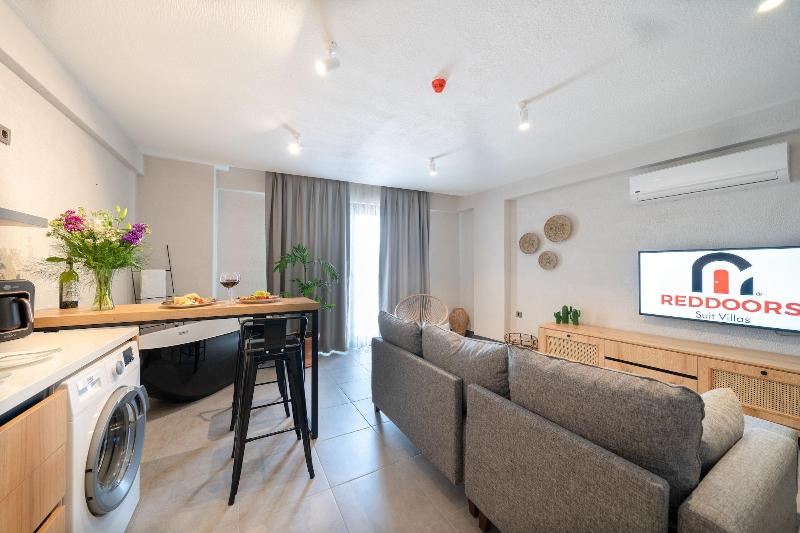 Reddoors Suites Sea View image