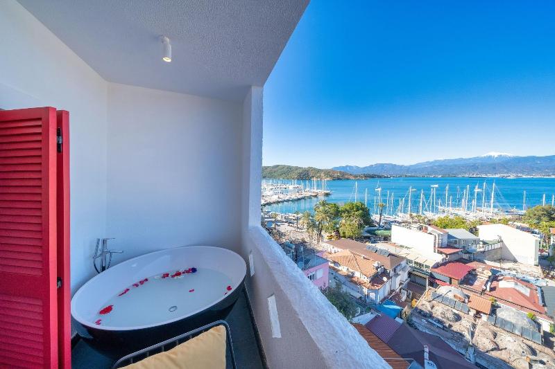 Reddoors Suites Sea View image