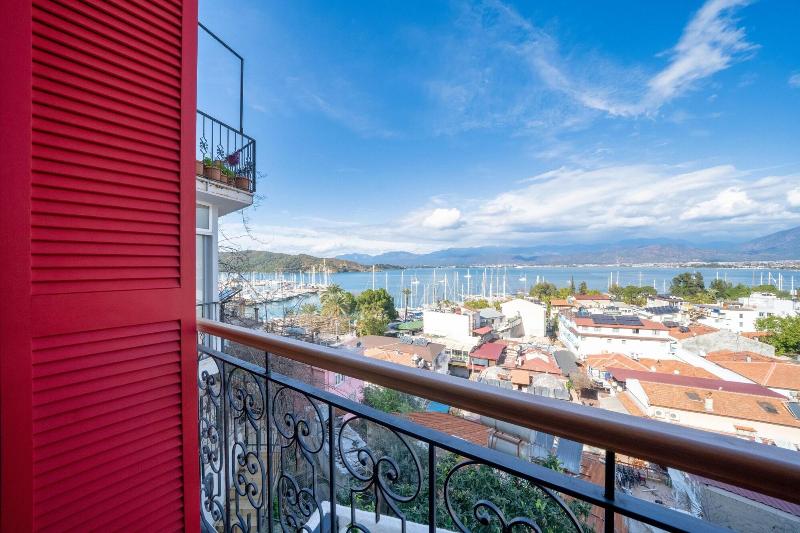 Reddoors Suites Sea View image