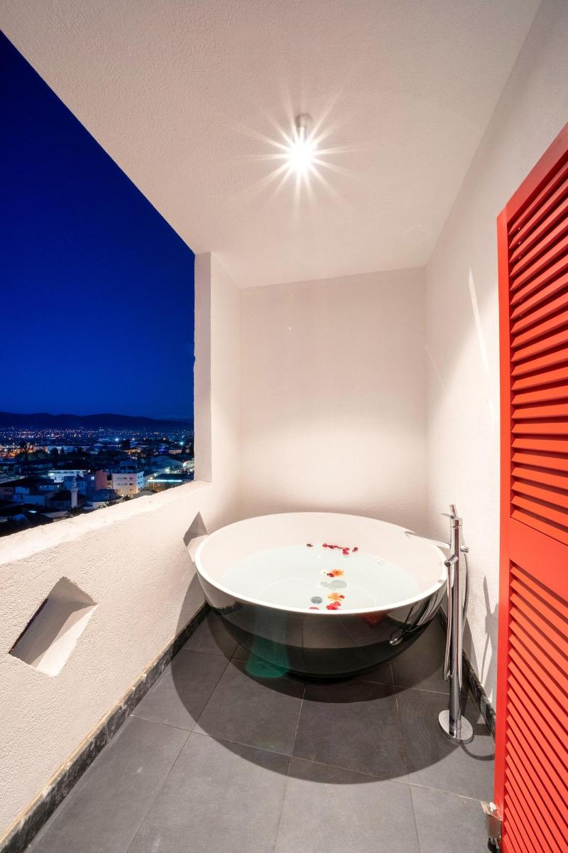 Reddoors Suites Sea View image