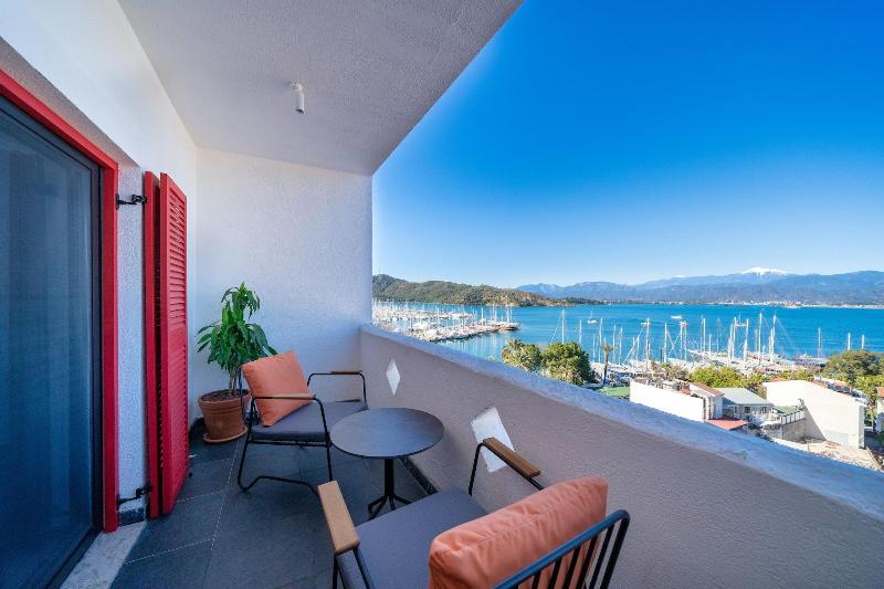Reddoors Suites Sea View image
