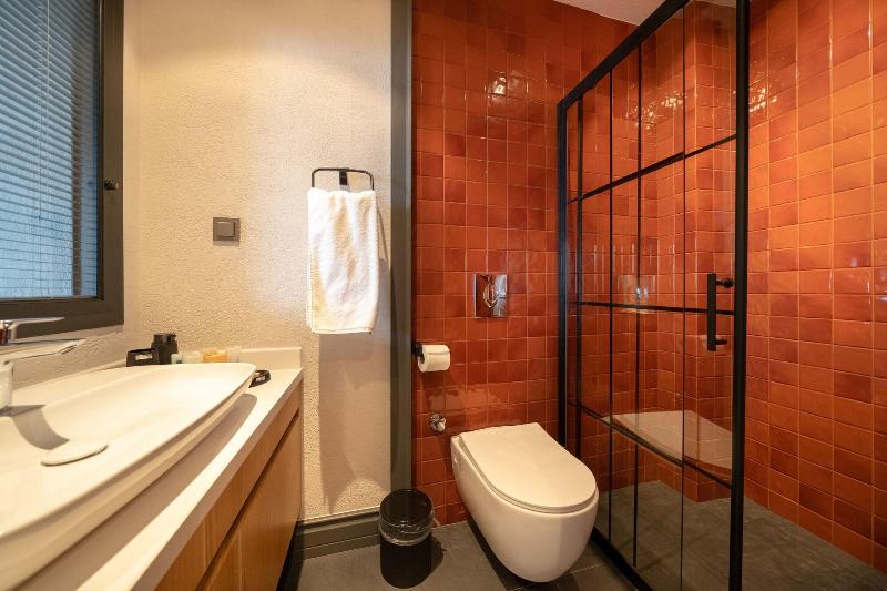 Reddoors Suites Sea View image