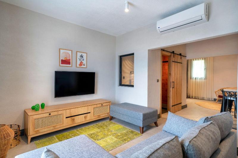 Reddoors Suites Sea View image
