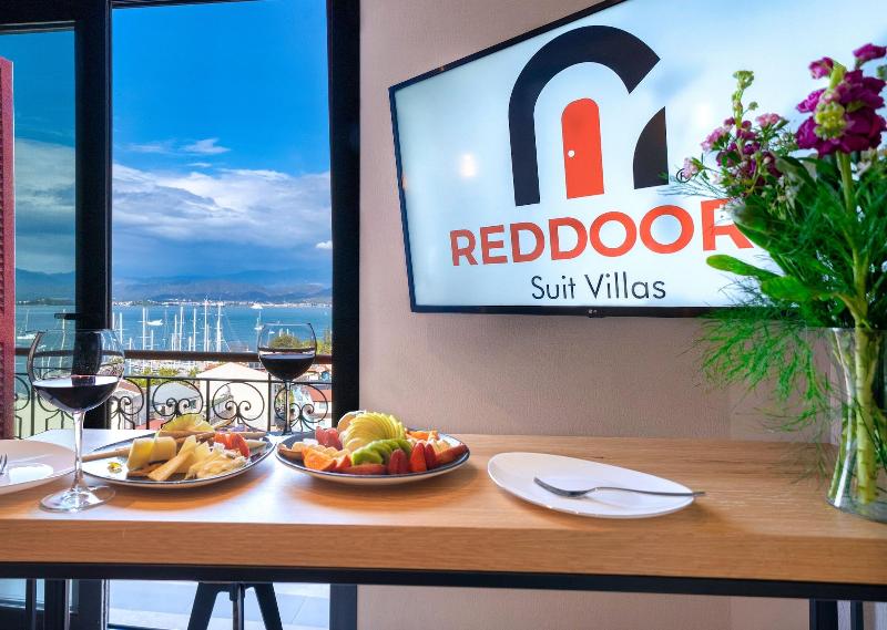 Reddoors Suites Sea View image