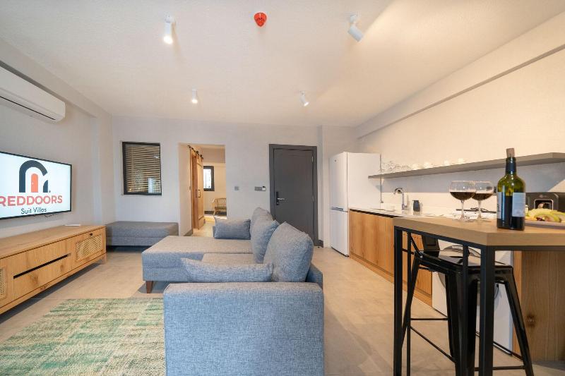 Reddoors Suites Sea View image
